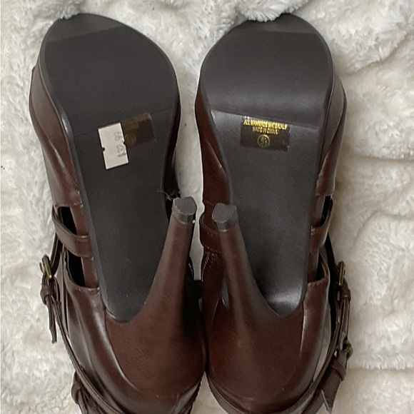 Delicious brand ankle bootie heel - Picture 4 of 6